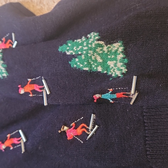 ⛷️ Adorable Talbots Sweater - Picture 3 of 5